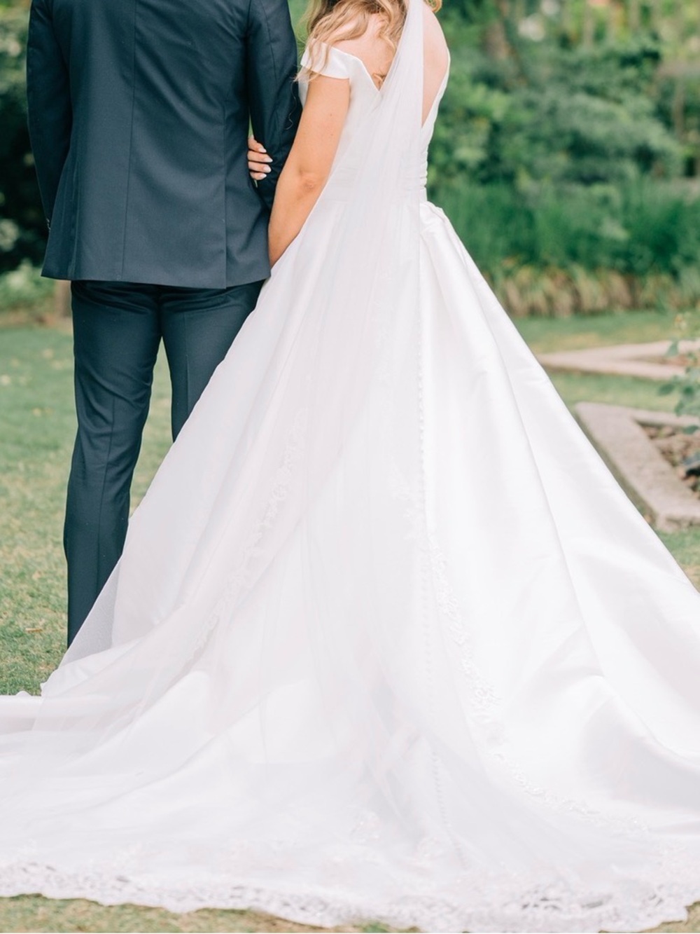 Martina Liana, Ivory, Mikado
Overskirt